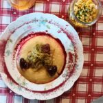 Purée de féverole aux navets et au miel, salade cuite en chiffonnade, questches à l’aigre doux