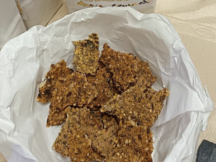Crackers ail et thym à la semoule fine de féverole