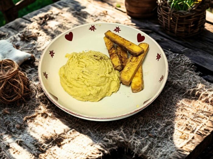 Purée de féverole aux pommes et tofu fumé ultra croustillant