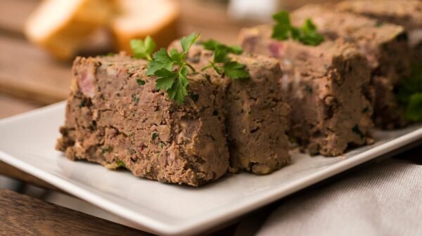 Terrine forestière à base de féverole, sans gluten, riche en protéine et source de fibres Terrine forestière à base de féverole, sans gluten, riche en protéine et source de fibres