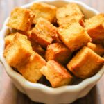 Tofu mariné, panure sans gluten ni oeuf à la semoule de féverole